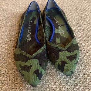 ✨Retired✨ Rothy’s Point Camo
